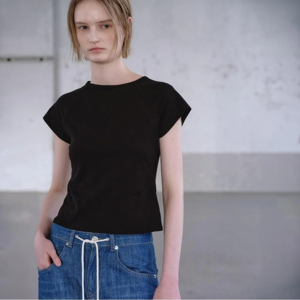 Round Hem Slim Tee Black (KE6340M015)