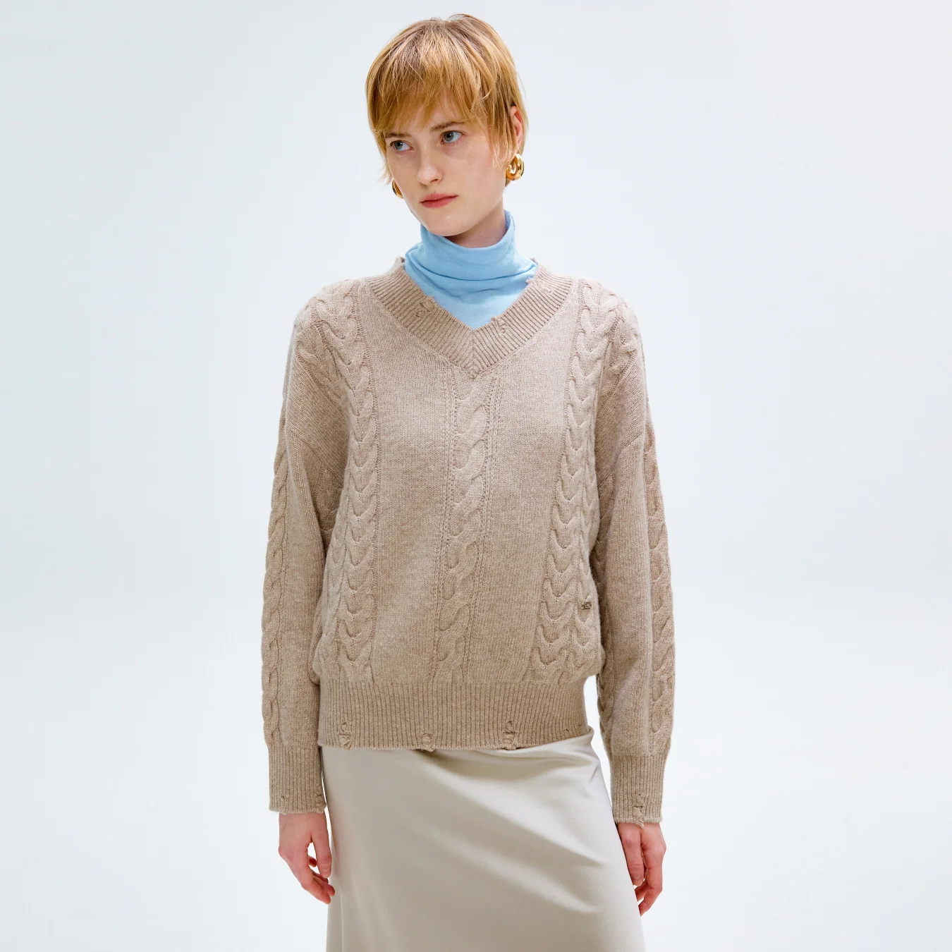 FRAYED CABLE V-NECK KNIT_BEIGE