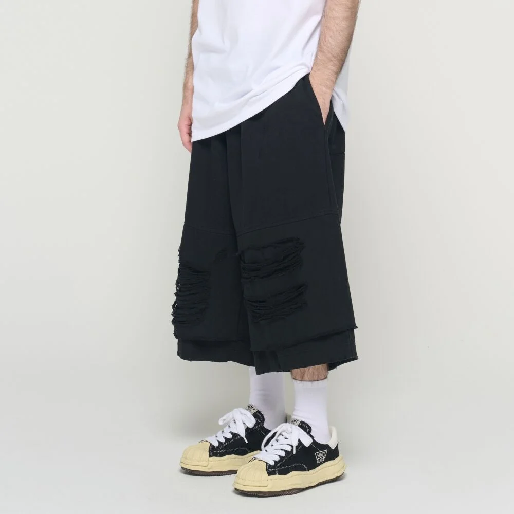 BERMUDA DESTROYED PANTS (BLACK)