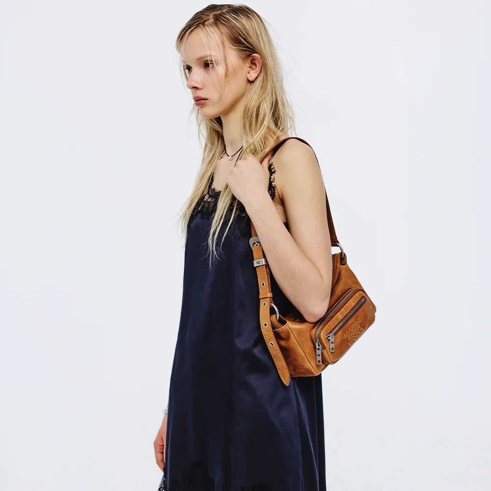 OUTPOCKET HOBO MINI_saddle brown pull-up