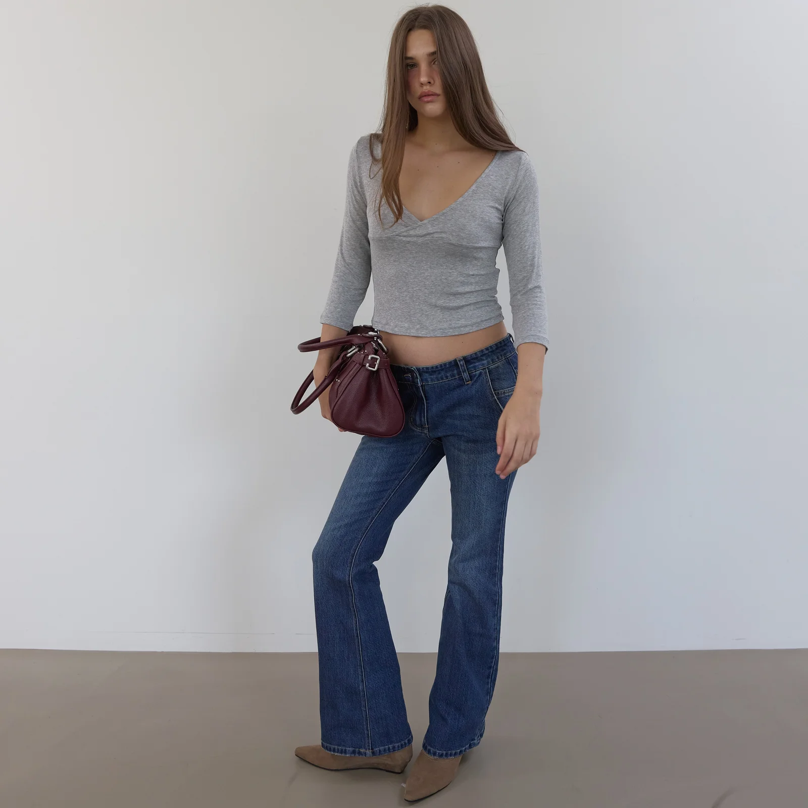 LOW-RISE BOOTCUT JEANS (DEEP BLUE)