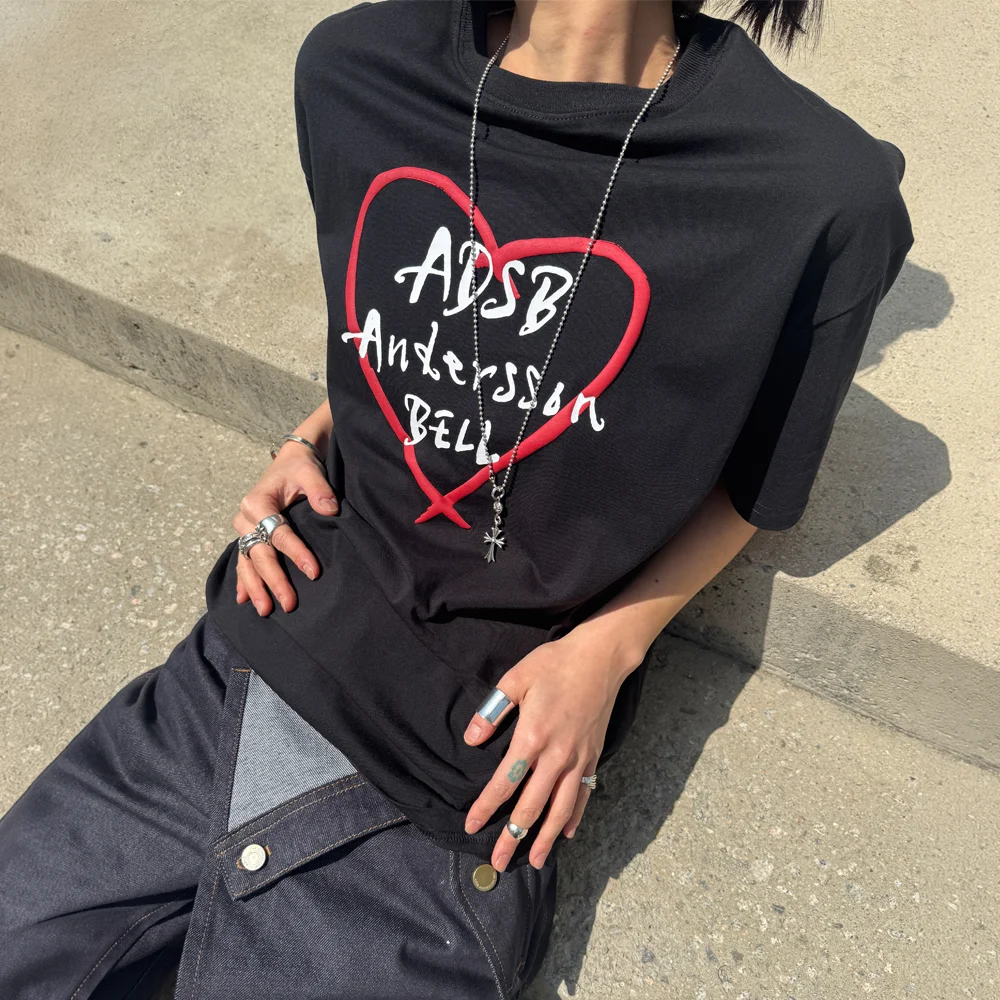 UNISEX HEART KELLY LOGO T-SHIRT atb1682u(BLACK/RED)