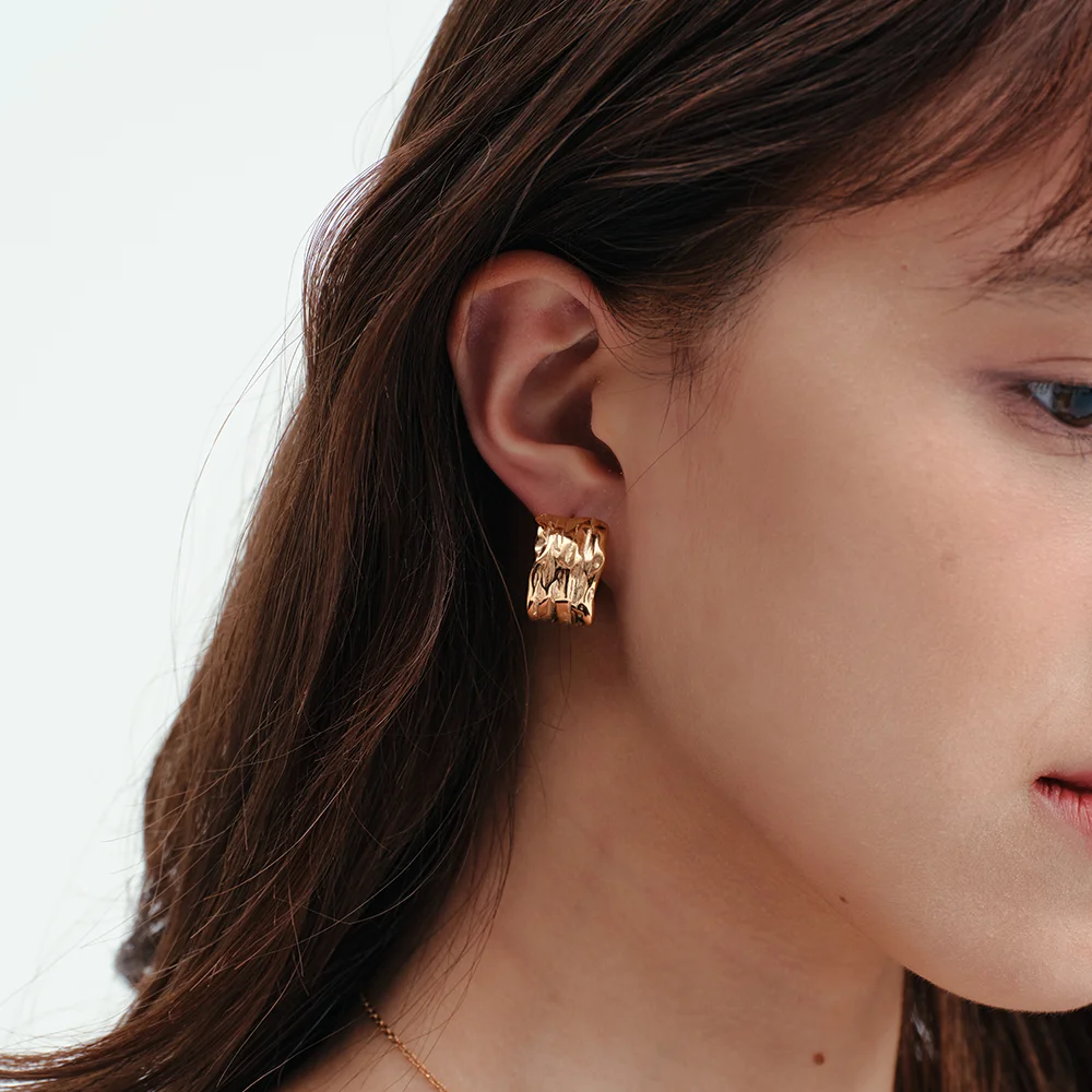 Aurea contour 18k earring