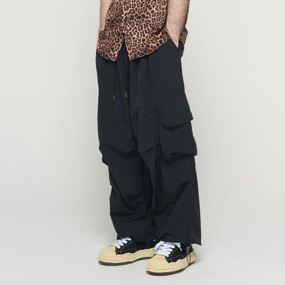 MULTI-POCKET NYLON CARGO PANTS (BLACK)