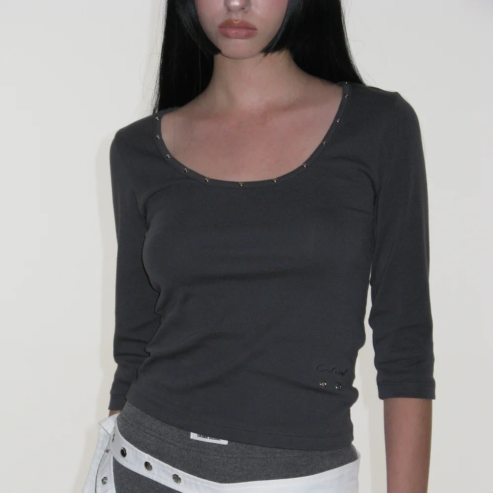 STUD U-NECK TOP_CHARCOAL