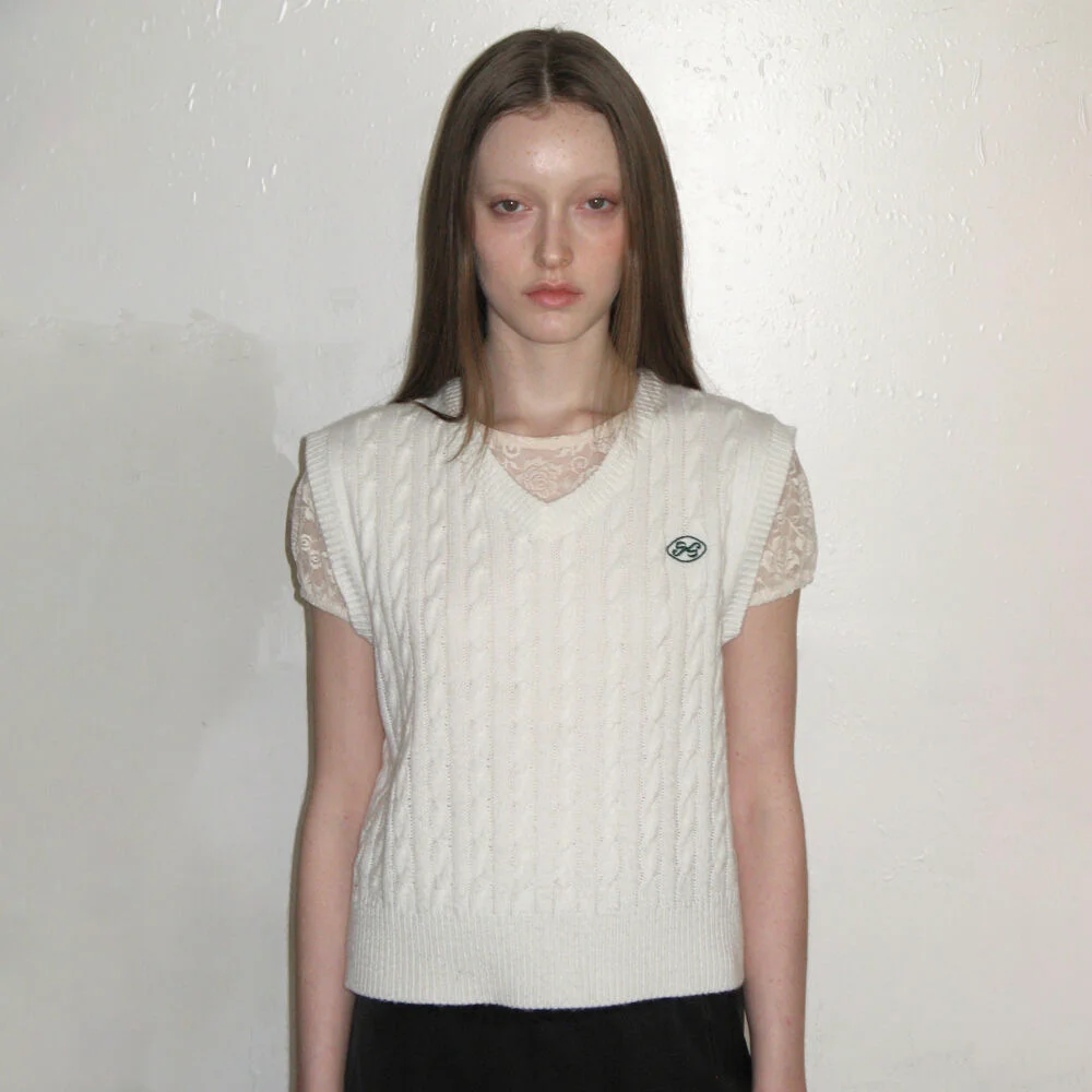 Fisher Slit Cable Knit Vest (White)