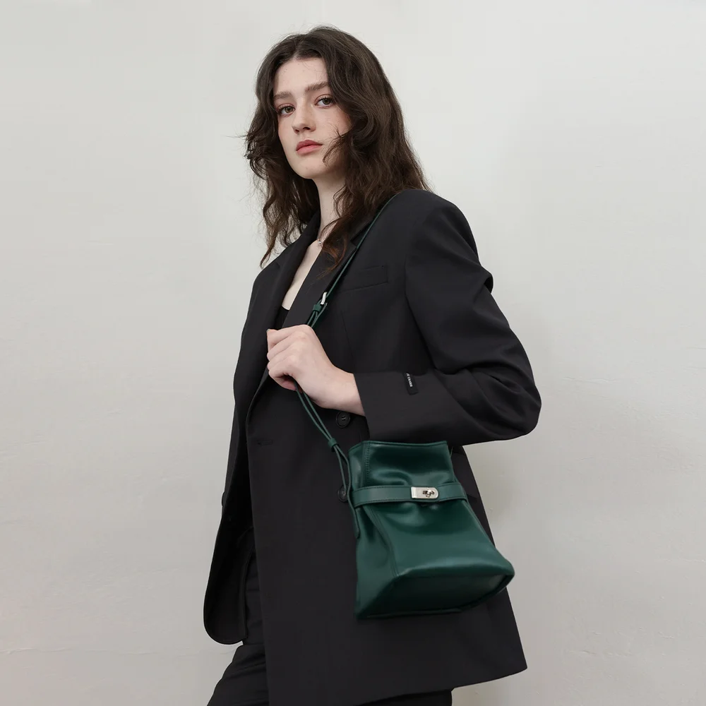 Mila Amulet Bucket Bag _Green