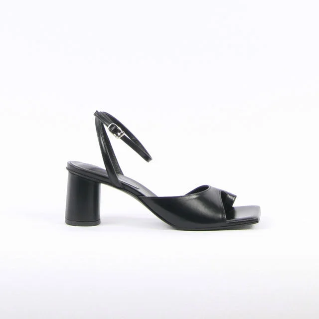 Aveline Sandals Leather Black