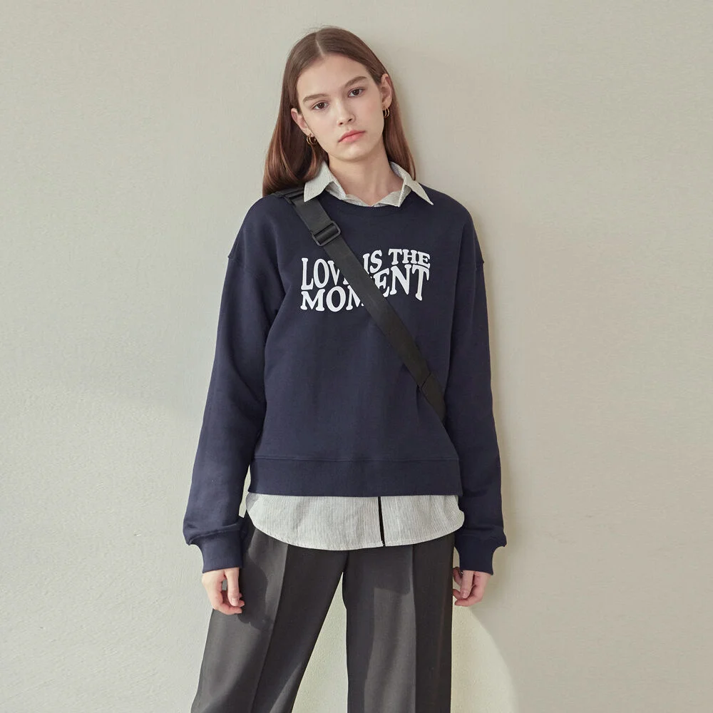MOMENT LETTERING SWEATSHIRT_NAVY