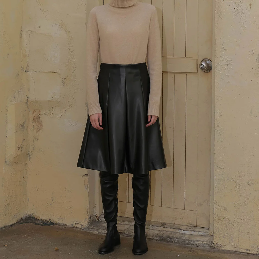 002 Black leather pleated skirt