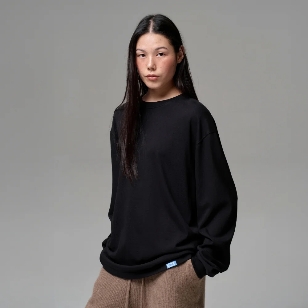 UNISEX ERA SHOULDER LOGO T - BLACK