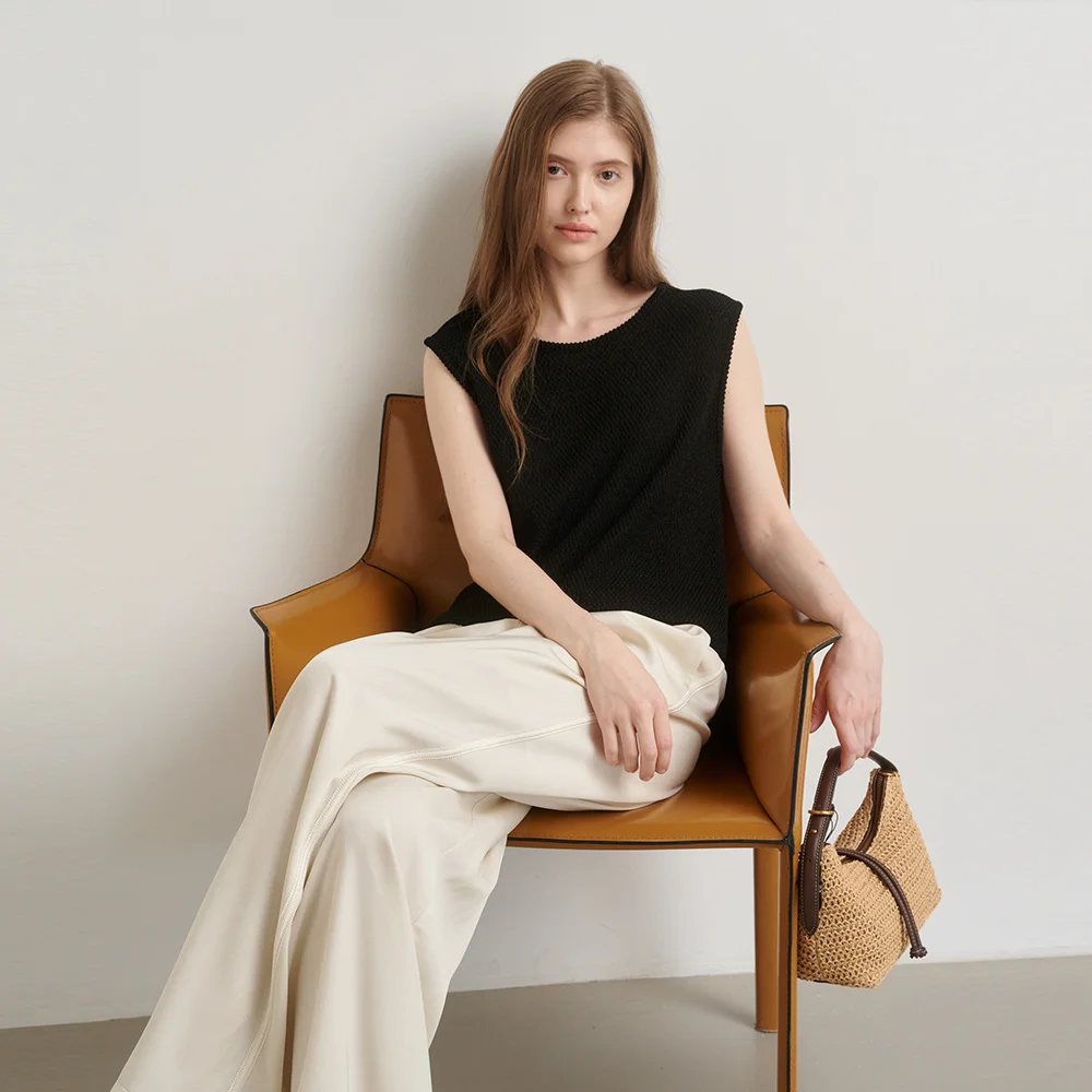 SCOOP-NECK SLEEVELESS (moat black)