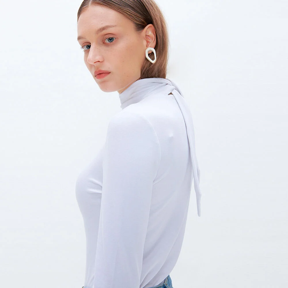RIBBON TIE TURTLE NECK