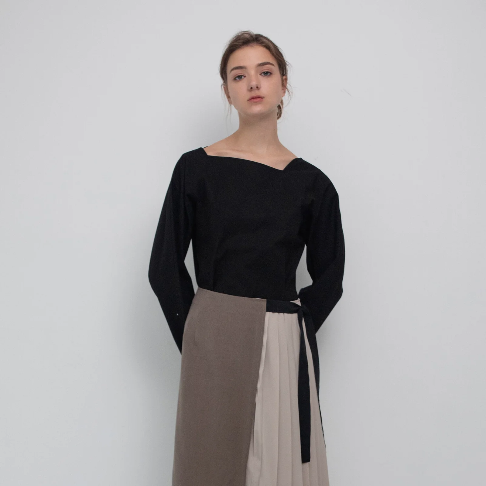 Blouse Asym Square Neck Nocturnal Black