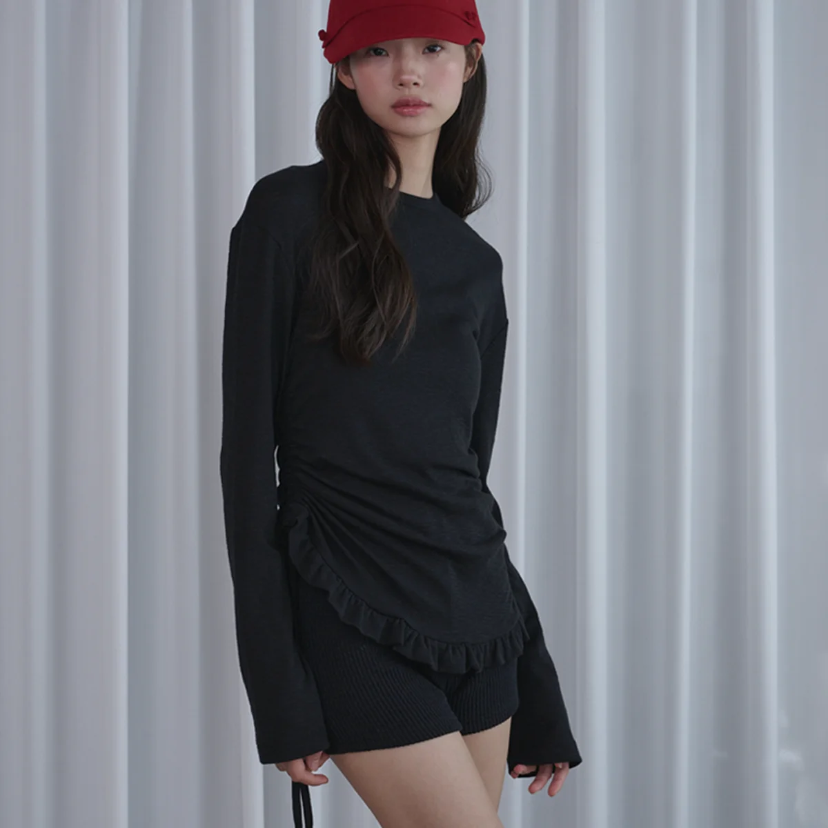 Side Shirring Frill Long Sleeve T-shirt_Black
