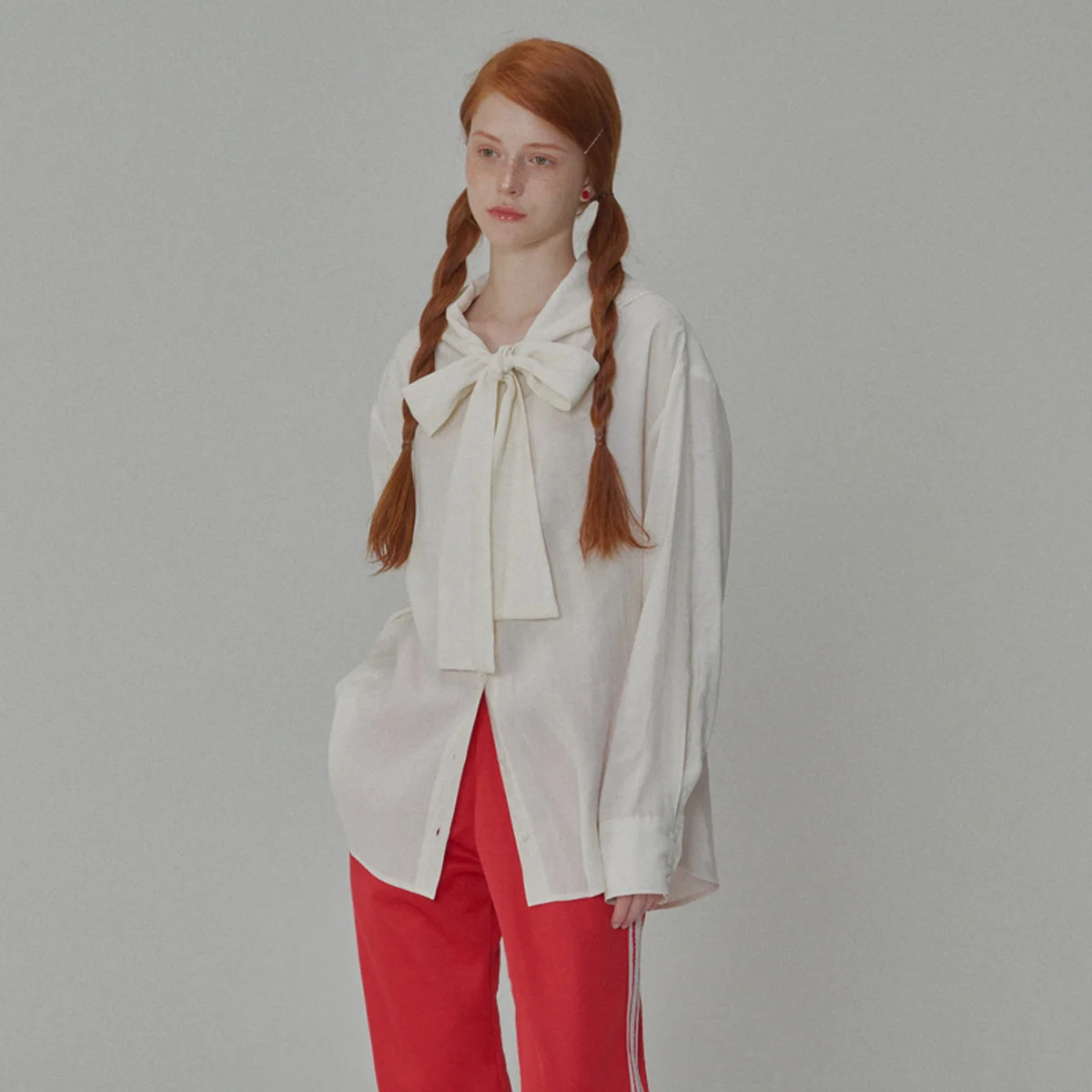 Silky Tie Hodieed Ribbon Blouse_Ivory