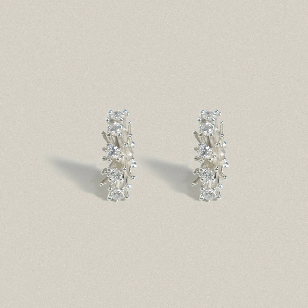 Flowery Wave White Stone Post Silver