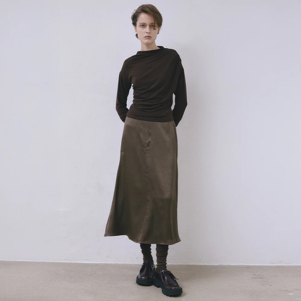 Crease satin skirt (Khaki)