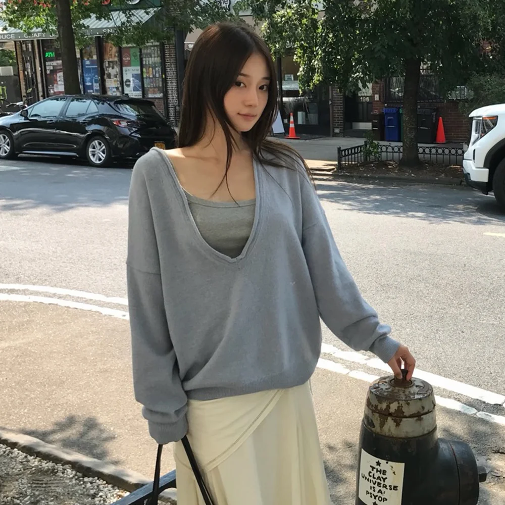 Roy Deep V-Neck Knit - Light Blue
