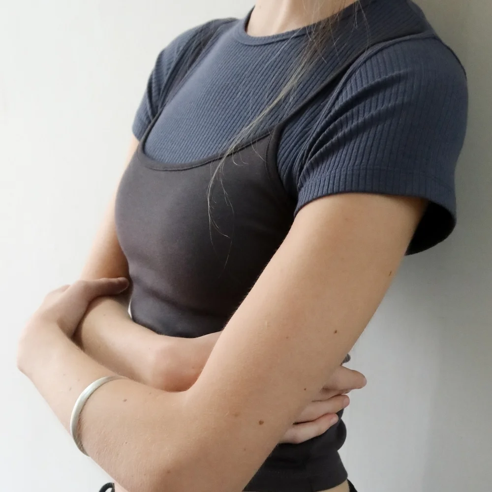 Oat Golji Tee (charcoal navy)