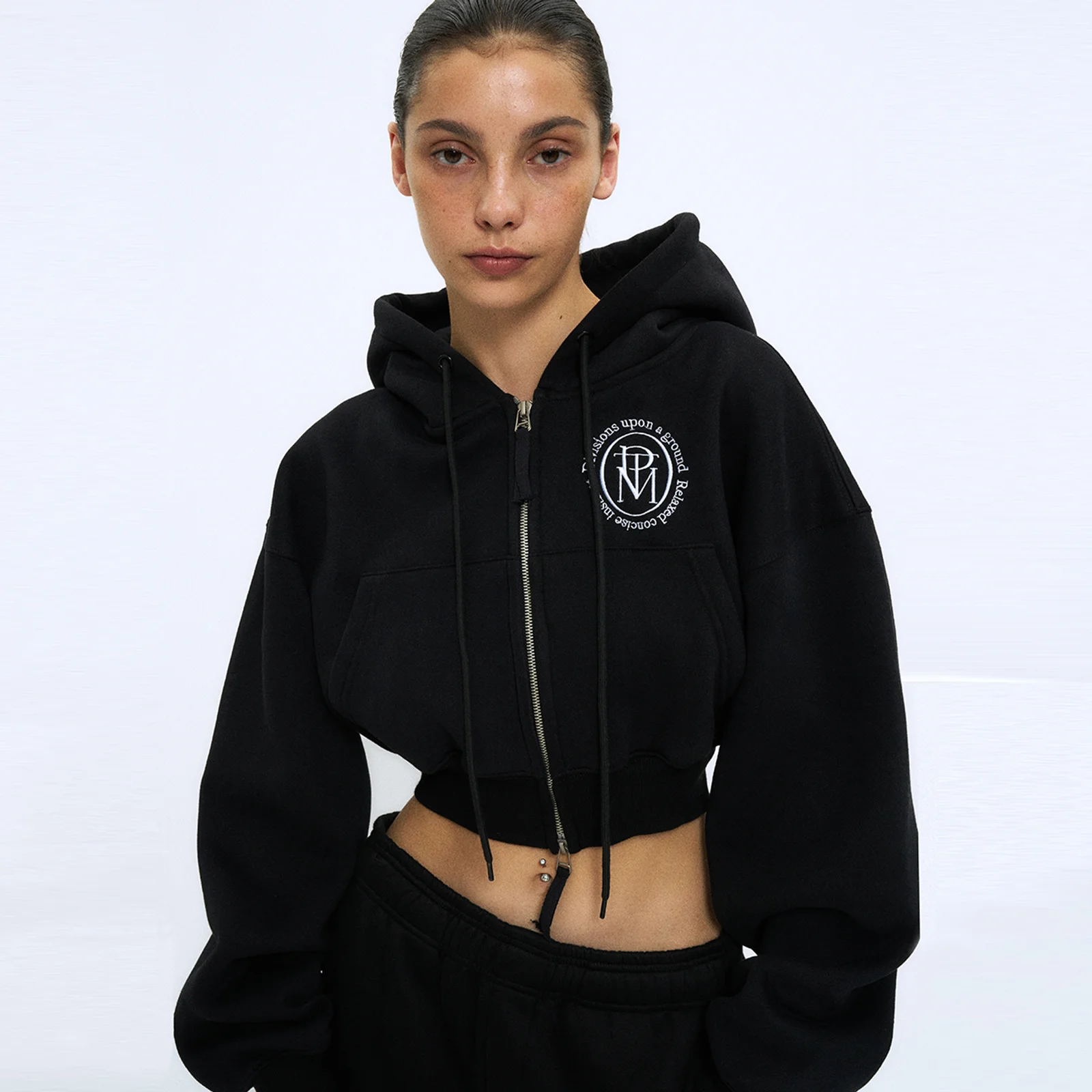 CLASSIC LOGO CROP HOODIE_BLACK