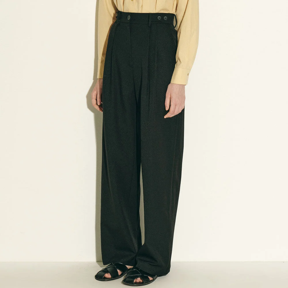 black 4-tuck pants