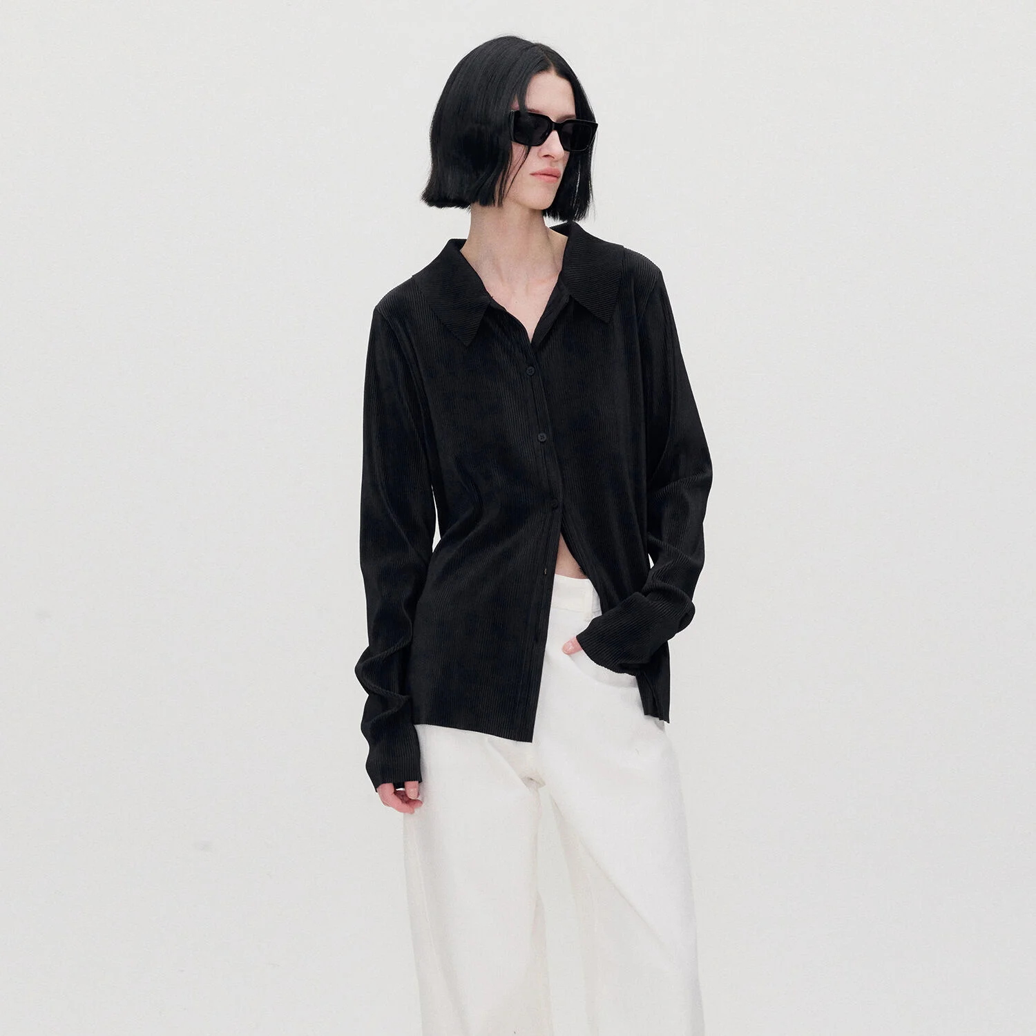 WIDE COLLAR PLEATED BLOUSE BLACK