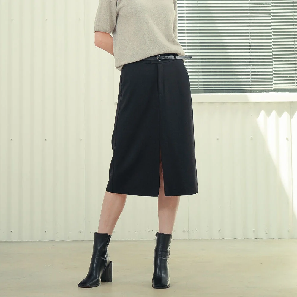 Front Slit Detail Skirt _Black