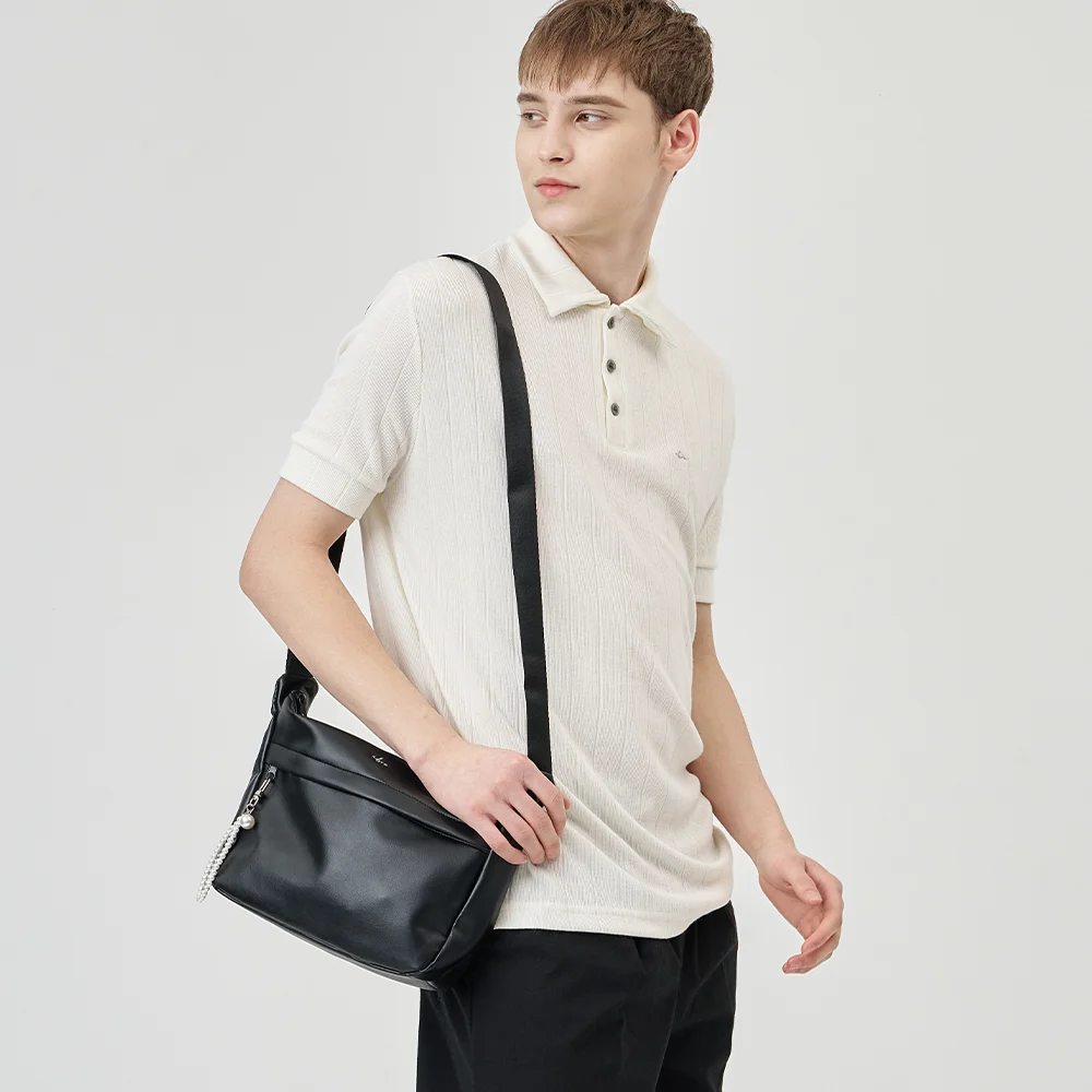 Front Pocket 仿皮 斜揹袋 黑色