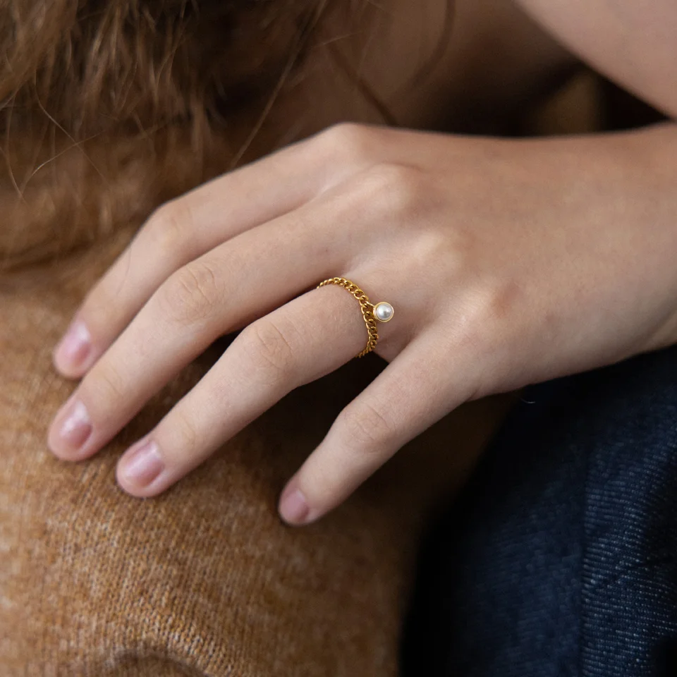 Mini pearl and gold chain ring