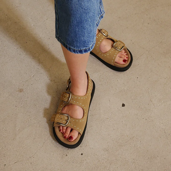TRINITY BUCKLE SANDALS / BEIGE
